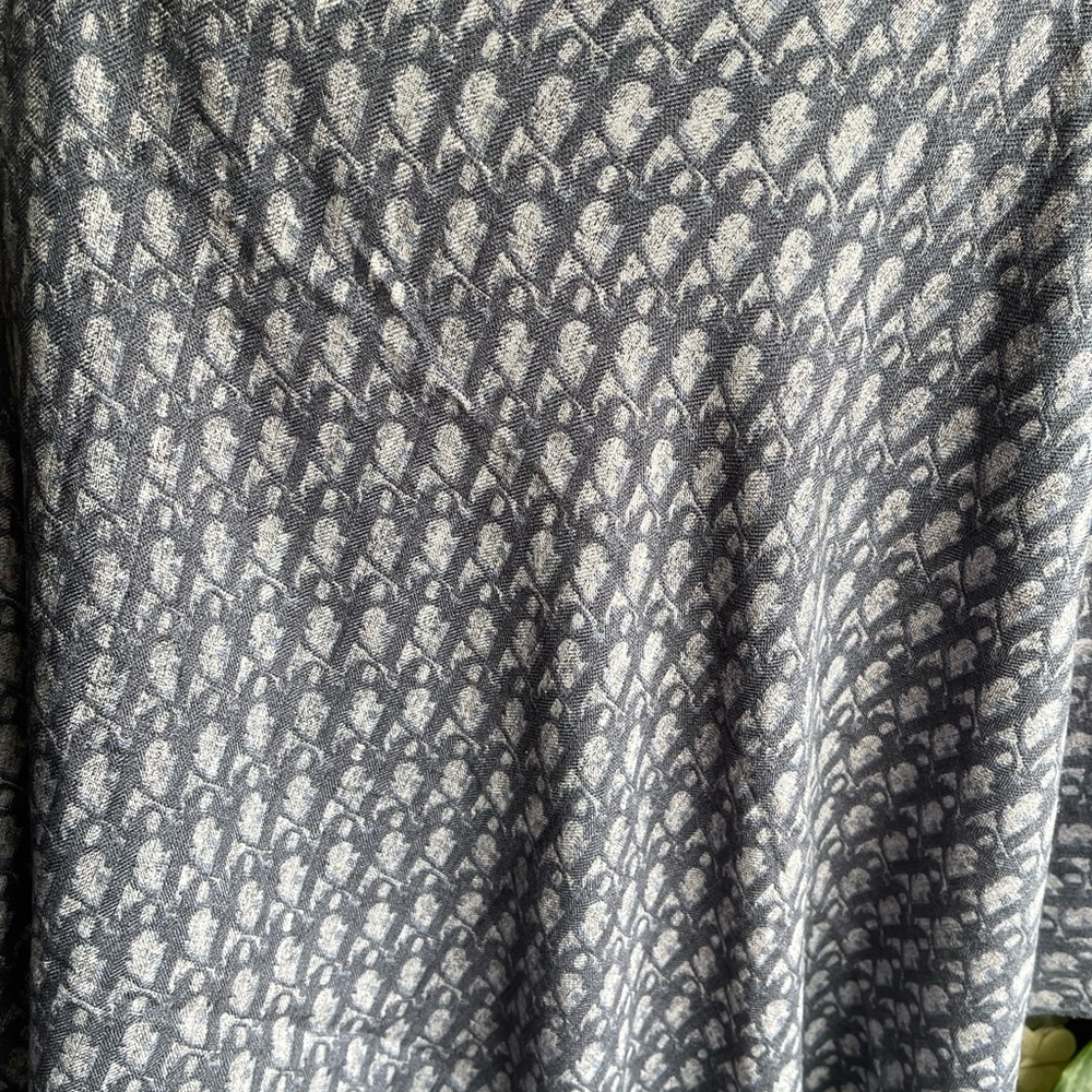 Dior Cashmere shawl Scarf. - Picture 6 of 16